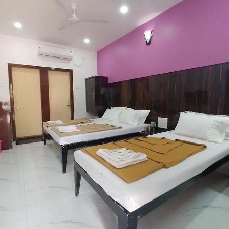 Hotel Yogiraj Shirdi Ngoại thất bức ảnh