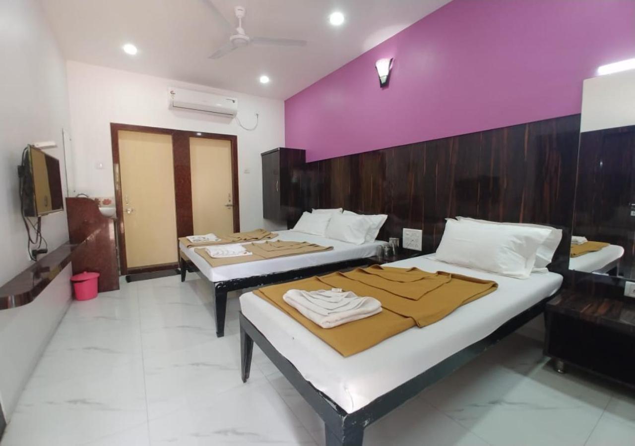 Hotel Yogiraj Shirdi Ngoại thất bức ảnh