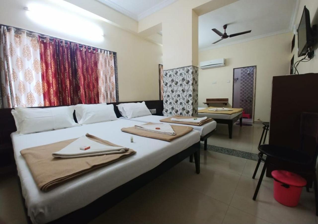 Hotel Yogiraj Shirdi Ngoại thất bức ảnh
