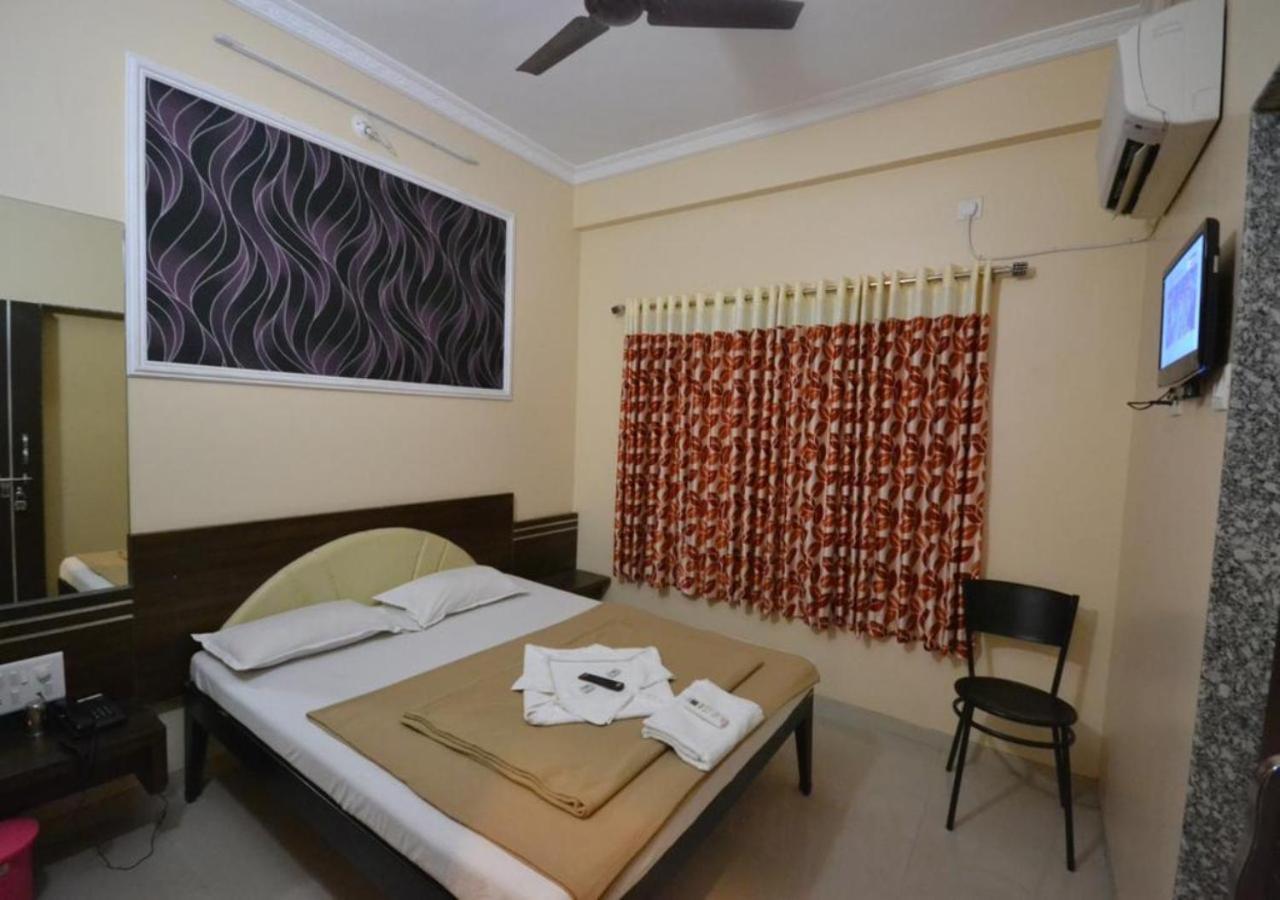 Hotel Yogiraj Shirdi Ngoại thất bức ảnh