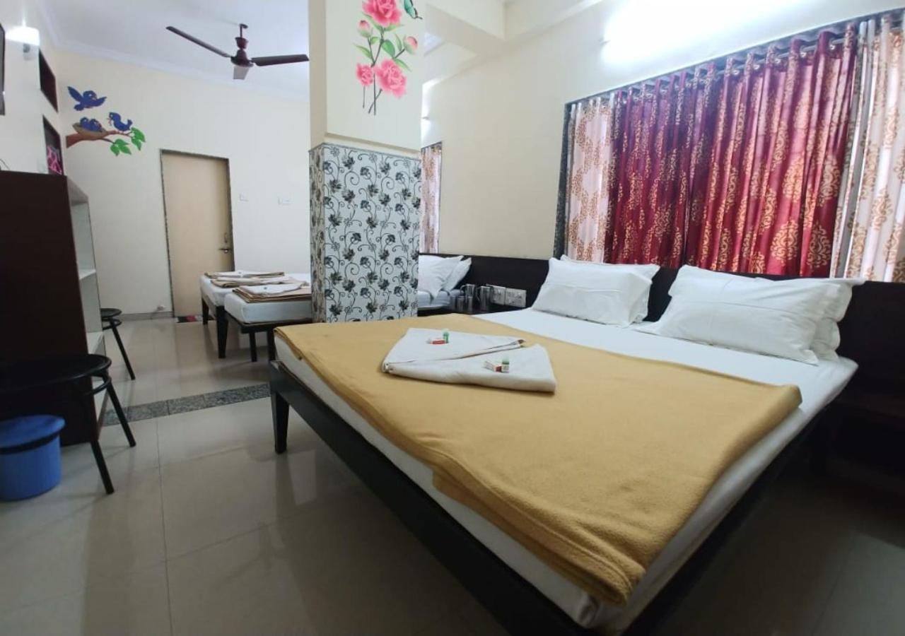 Hotel Yogiraj Shirdi Ngoại thất bức ảnh