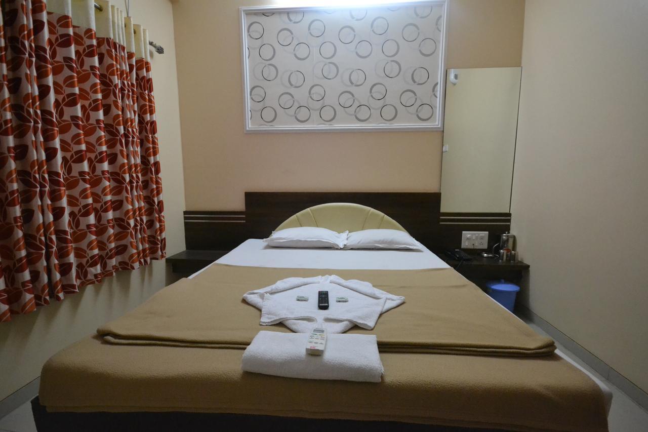Hotel Yogiraj Shirdi Ngoại thất bức ảnh