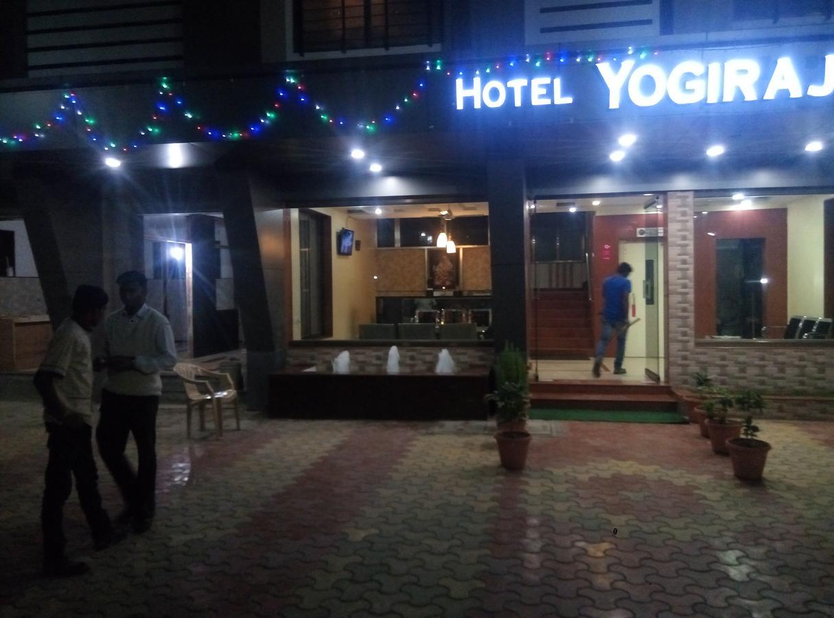 Hotel Yogiraj Shirdi Ngoại thất bức ảnh
